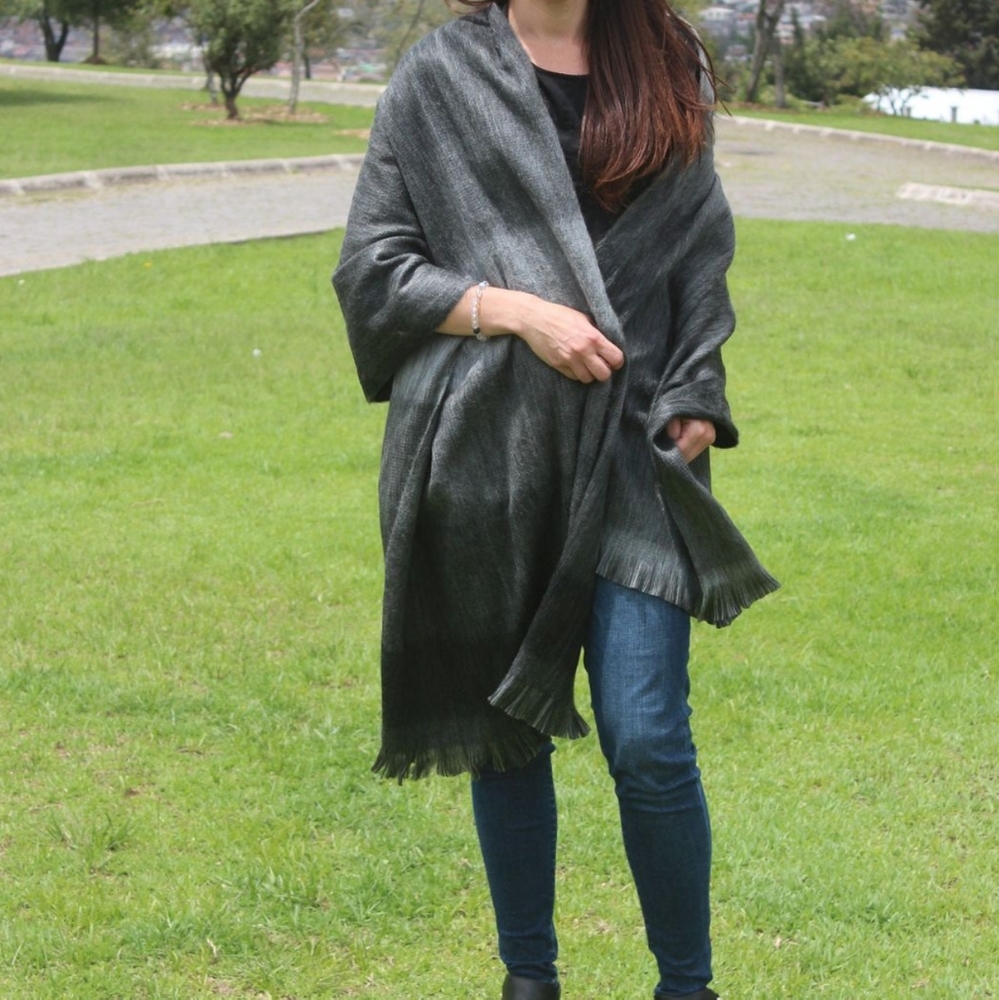 NWOT Alpaca Throw Shawl Cozy Luxurious Ult…